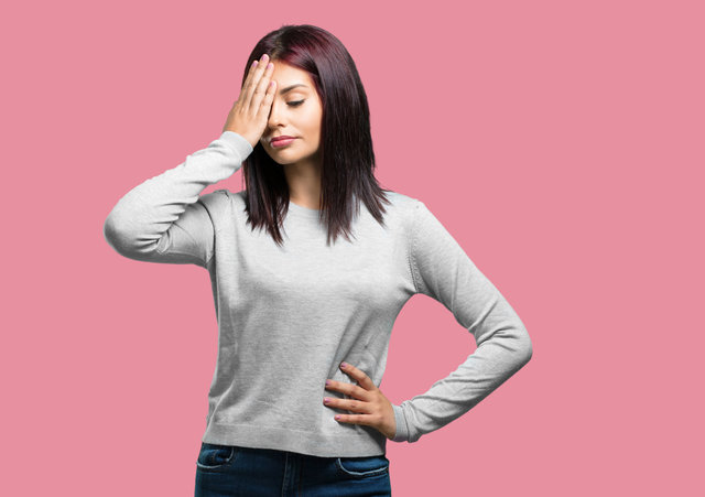 Ağır depresyon, kişinin günlük yaşamını ve işlevselliğini olumsuz etkiler. Kaygı seviyesinin yoğunlaşmasıyla, zamanla intihar düşüncesi bile ortaya çıkabilir. Ağır depresyonun etkisiyle de bazen unutkanlık görülebilmektedir. İleri yaşlara kadar devam eden depresyon ise çoğu zaman demansla (bunama) karıştırılabilmektedir. Ayrıca panik atak ve benzeri kaygı bozukluklarında zihin sürekli olarak gerçek olmayan tehditlerle uğraştığından dikkat ve hafıza hep buraya odaklanır. Bunun sonucunda kaygı bozukluklarında da unutkanlık ortaya çıkabilmektedir.”