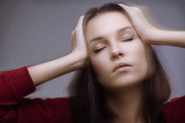 ALZHEIMER VE DEMANS “Bazı nöropsikolojik hastalıklar unutkanlığa neden olmaktadır. Alzheimer ve demans başlığı altındaki hastalıklar unutkanlıkla başlamakta, zihinsel bir bozulmaya yol açmaktadır. Bu nedenle ortaya çıkan unutkanlık, yaşa bağlı olarak kendini gösterebilen unutkanlıktan farklı bir tablo çizer.