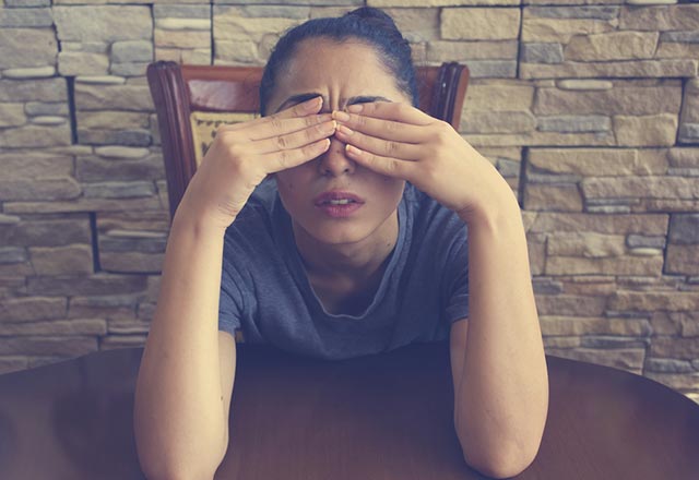 Magnezyum’un faydaları şunlardır: Beslenme ve Diyet Uzmanı Erdi Uğur, Magnezyum’un stres ile olan bağlantısına değinerek, şunları söyledi: Stres hormonlarının salgılanmasını azaltarak, bedenimizin rahatlamasına destek olur.Kortizol, hepimizin mutlaka duymuş olduğu bir hormon. Özellikle stresli durumlarla karşı karşıya kaldığımızda seviyesi yükselir ve vücudumuzun gerildiğini hissederiz. Aslında bu strese karşı bir savunma mekanizması. Fakat Kortizol, aynı zamanda odağımızı toplamayı, mantıklı düşünüp hızlı hareket edebilmeyi engelleyerek, hayatımızı zorlaştırır.