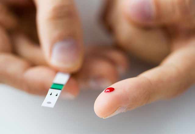 Günde 1 çay kaşığı tuz yeterli Günlük tuz tüketiminin, 5 gramdan az (yaklaşık 1 çay kaşığı) olması gerektiğini ifade eden Uzm. Dr. Güzin Oğuz Yıldırım; tuz tüketiminin azaltılmasının işlenmiş hazır gıdaları azaltmak ve marketlerdeki yiyeceklerden en az sodyum içerenleri seçmekle başlayacağını belirterek, sözlerini şöyle sürdürdü: GÜNÜN KOMBİNİ İstanbul Moda Haftası: 2. Gün Sponsored LinksSizin Icin Sectiklerimiz %1,89'dan Başlayan Oranlarla Masrafsız Kredi Fırsatı İçin Tıkla! Burgan Bank Ev tadilatını planlamanın faydaları! Koçtaş by Taboola YAZARLAR Nefes ve Yaşam Koçu Sibel Kavunoğlu Barış İçin Ne Yapmalı? Kalp ve Damar Cerrahisi Uzmanı Doç. Dr. Cem ARITÜRK PKS Hakkında 5 Bilinmeyen Nöroşirurji Uzmanı Doç. Dr. Ahmet Yıldızhan Bel Sağlığı İçin 100 Tavsiye (20-30) Fiziksel Tıp ve Rehabilitasyon Uzmanı Dr. Aşkın Nasırcılar Menisküse Dikkat! KBB, Baş ve Boyun Hastalıkları Uzmanı Doç. Dr. Ozan Seymen Sezen Horlama Problemi Neden Olur? Uzman Halk Sağlığı Hemşiresi Ayşe Şengel Sağlık İçin İyilik Dr. Murat Ulusoy Vajinismus ve Cinsel Beyin Eğitmen ve Danışman Ebru Demirhan Terk Etmek Kadın Doğum Uzmanı Dr. Saygın Micozkadıoğlu Vajinismus İçin 5 Öneri Uzman Psikolog Yasemin Aydoğdu Tahammülsüzlük Dr. Gökhan Güler Saç İçin Bitkisel Yağlar Kadın Hastalıkları ve Doğum Uzmanı Doç. Dr. Taner Usta Vajinal Yırtık (Doğum Yırtığı) Nasıl Tedavi Edilir? Diyabetle Yaşam Koçu Neslihan Sipahi Sensör Teknolojisi ile Diyabet Evlilik ve Aile Terapisti İpek Aykol Şiddet Görüyorum Ne Yapacağım? ÇOK OKUNANLAR Mangalda pişen yiyecekler sağlıklı mı?Hem sağlık hem mutluluk veren besinlerBoy uzatan zeka geliştiren sihirli madde: İyotZencefilin bilinmeyen faydaları