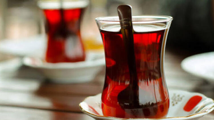 Çay içme alışkanlıklarının bölgeden bölgeye değiştiğini anımsatan Dongfeng, bulguların siyah çayın daha popüler olduğu Batılı ülkeler için geçerli olmayabileceğini aktardı.Dongfeng, araştırmada, çay tüketen kişilerin çoğunluğunun yeşil çayı tercih ettiği bilgisini paylaşarak, çalışmaya katılan düzenli içicilerin sadece yüzde 8'inin siyah çay içtiğini kaydetti.