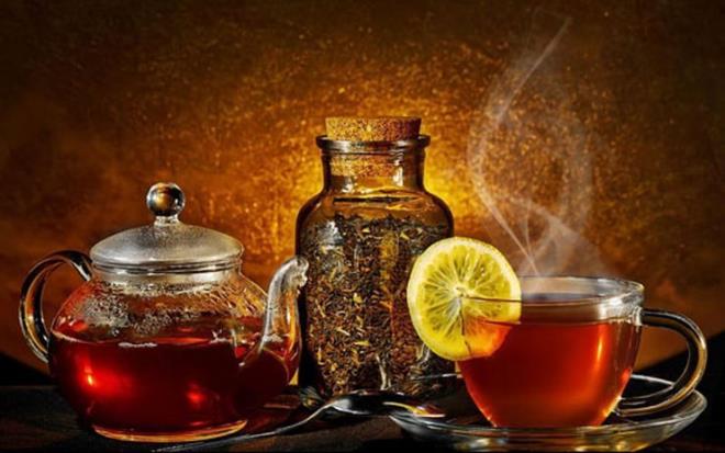 Yapılış 2 su bardağı suyun içine çekirdekleri ayıklanmış şekilde limon dilimlerin koyun. 10 dakika boyunca kaynatılmış suyun altını kapattıktan sonra ılık olmasını beklemelisiniz. Daha sonra limonu çıkartıp suyunu sıktığınız karışıma zevke göre bal ekleyebilirsiniz. Buzdolabında muhafaza edeceğiniz karışımı soğuduktan sonra tüketebilirsiniz.