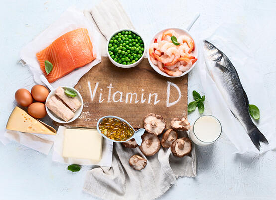 D vitamini Ulusal Biyoteknoloji Bilgi Merkezi (National Center for Biotechnology Information) tarafından yayınlanan bir meta-analizde, D vitamini eksikliğinin uyku bozukluğuna yol açtığı tespit edildi. Yumurta, somon, ton balığı ve mantar, D vitamini bakımından zengin yiyeceklerdir. Beslenme programınıza bu besinleri ekleyerek D vitamini eksikliğini ortadan kaldırabilirsiniz. Ayrıca doktorunuzun da tavsiyesi ile D vitamini takviyesi alabilirsiniz.