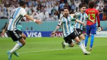 Arjantin'e Messi'den hayat öpücüğü