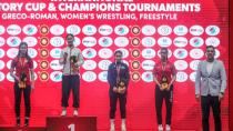 Kadın milli güreşçiler Antalya'da şampiyon oldu